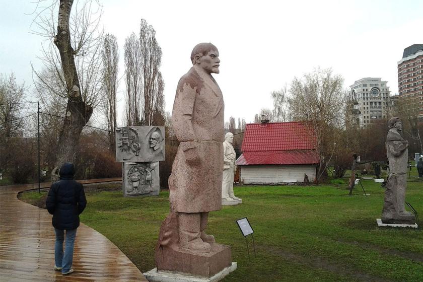 Statues in Park Muzeon in Moscow